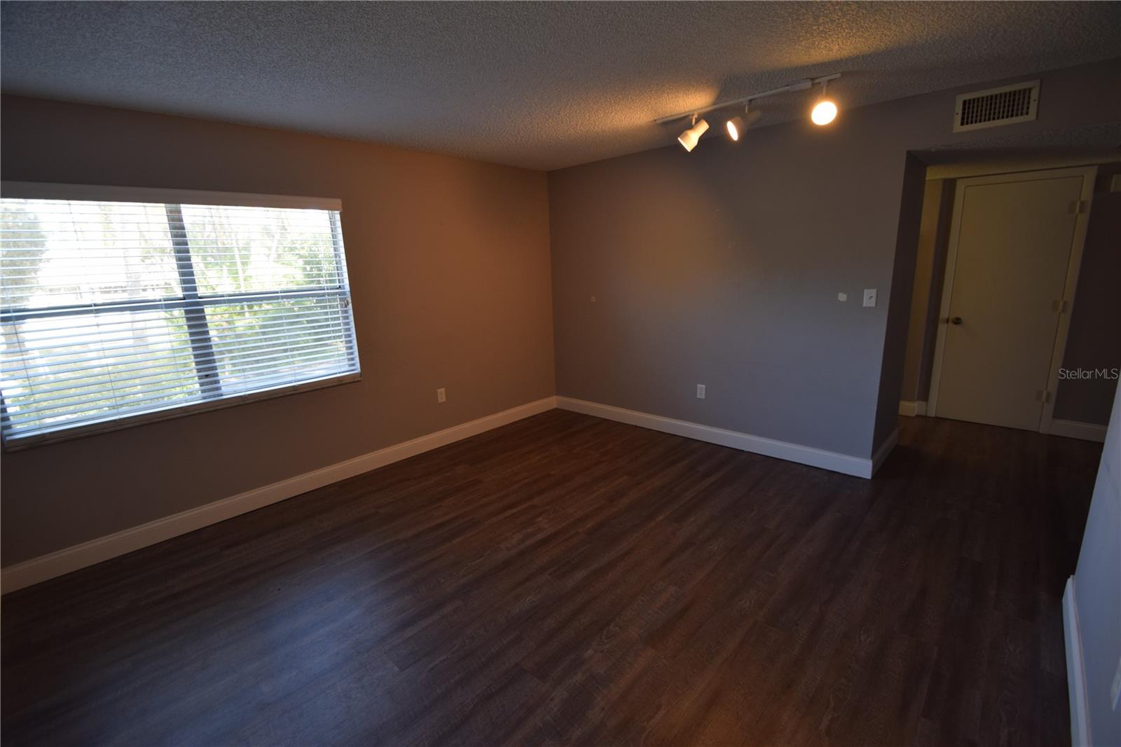 Image 13 of 24 For 1005 New York Avenue