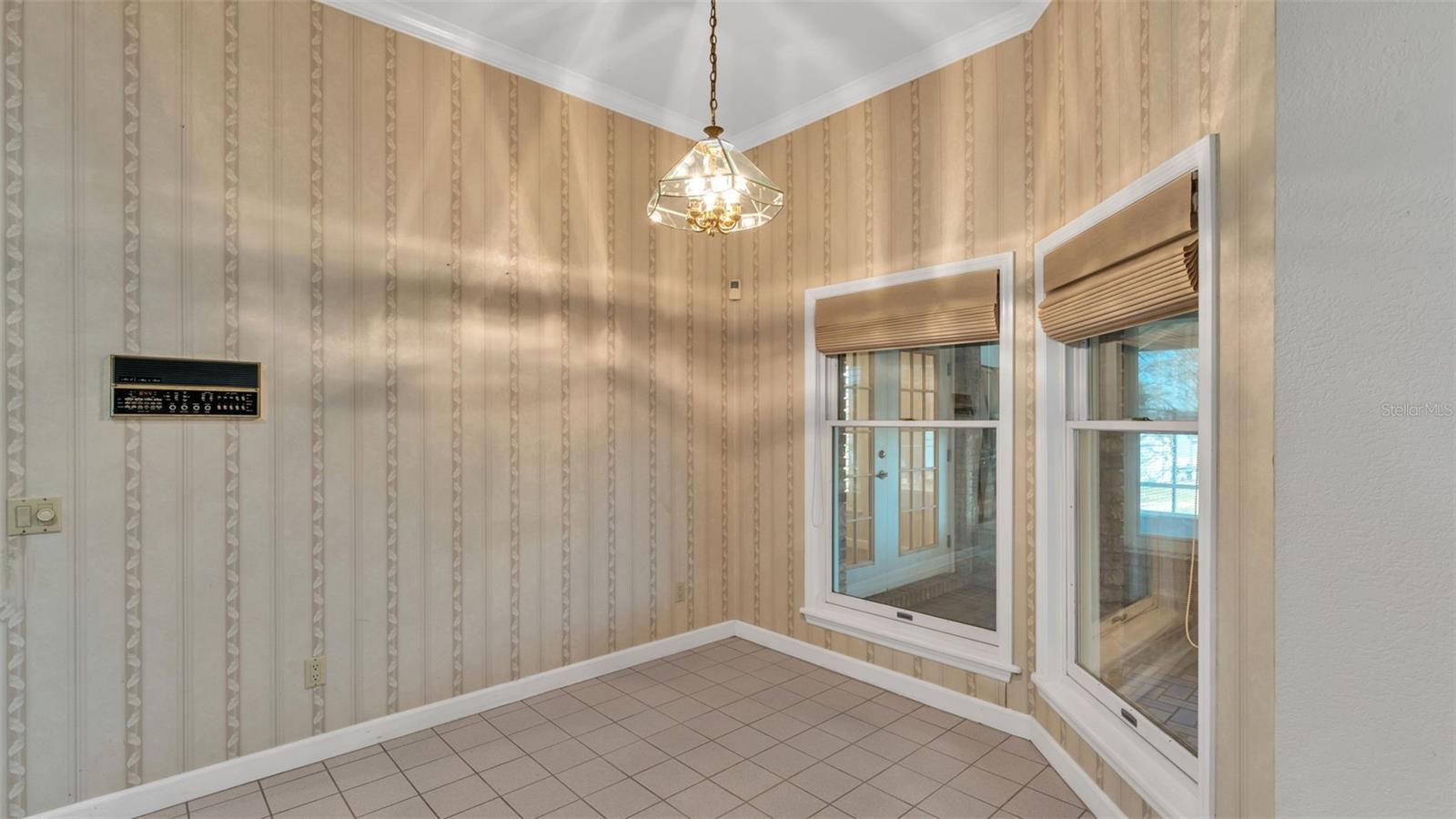 Image 28 of 72 For 122 Juliana Way