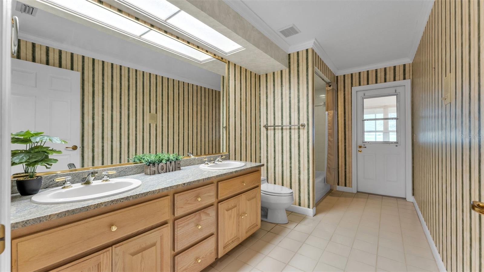 Image 43 of 72 For 122 Juliana Way