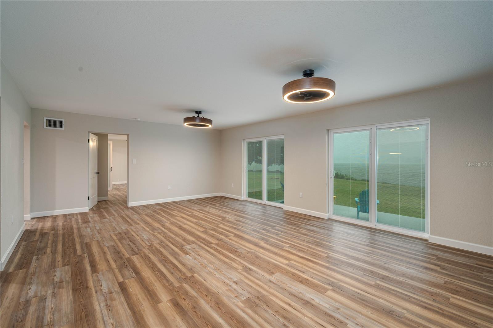 Image 16 of 27 For 21 Lake Avenue