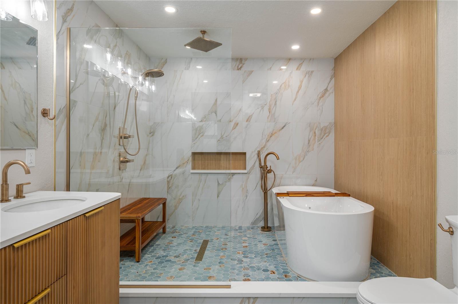 Image 21 of 27 For 21 Lake Avenue