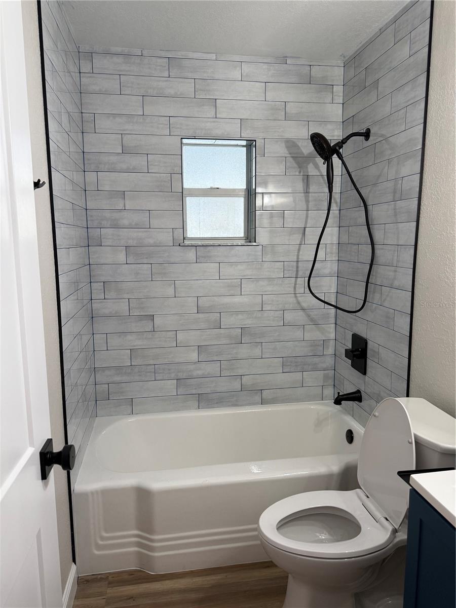 Image 22 of 27 For 21 Lake Avenue