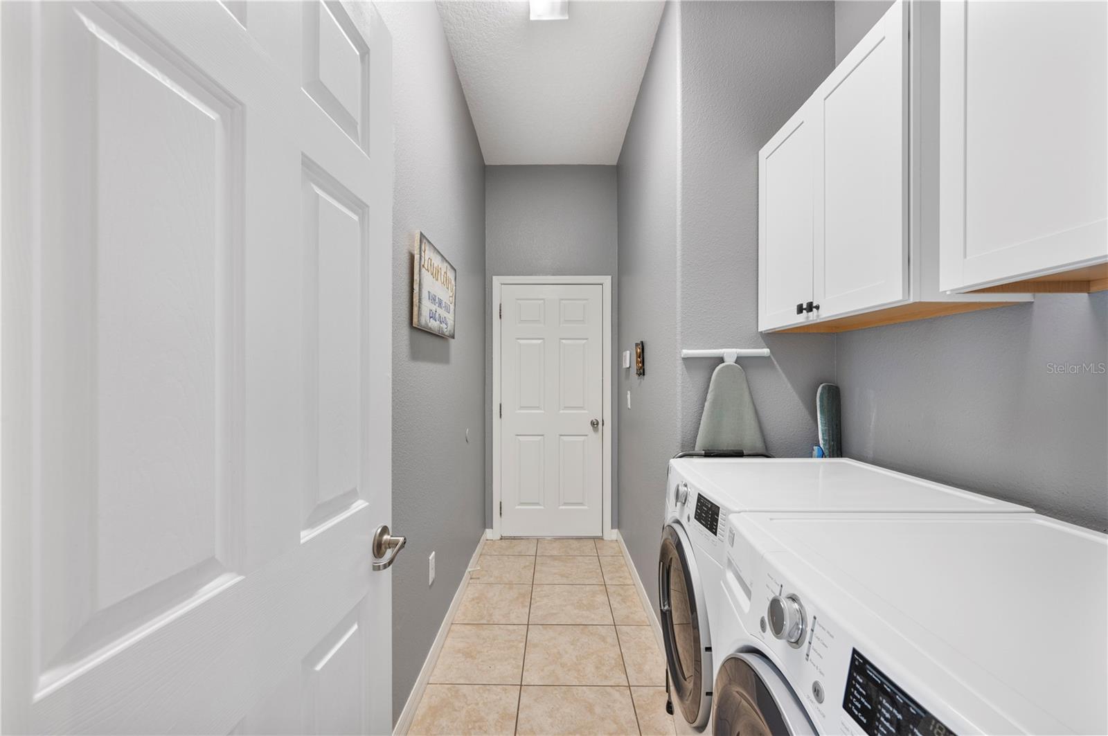 Image 16 of 51 For 2439 Hamlet Circle