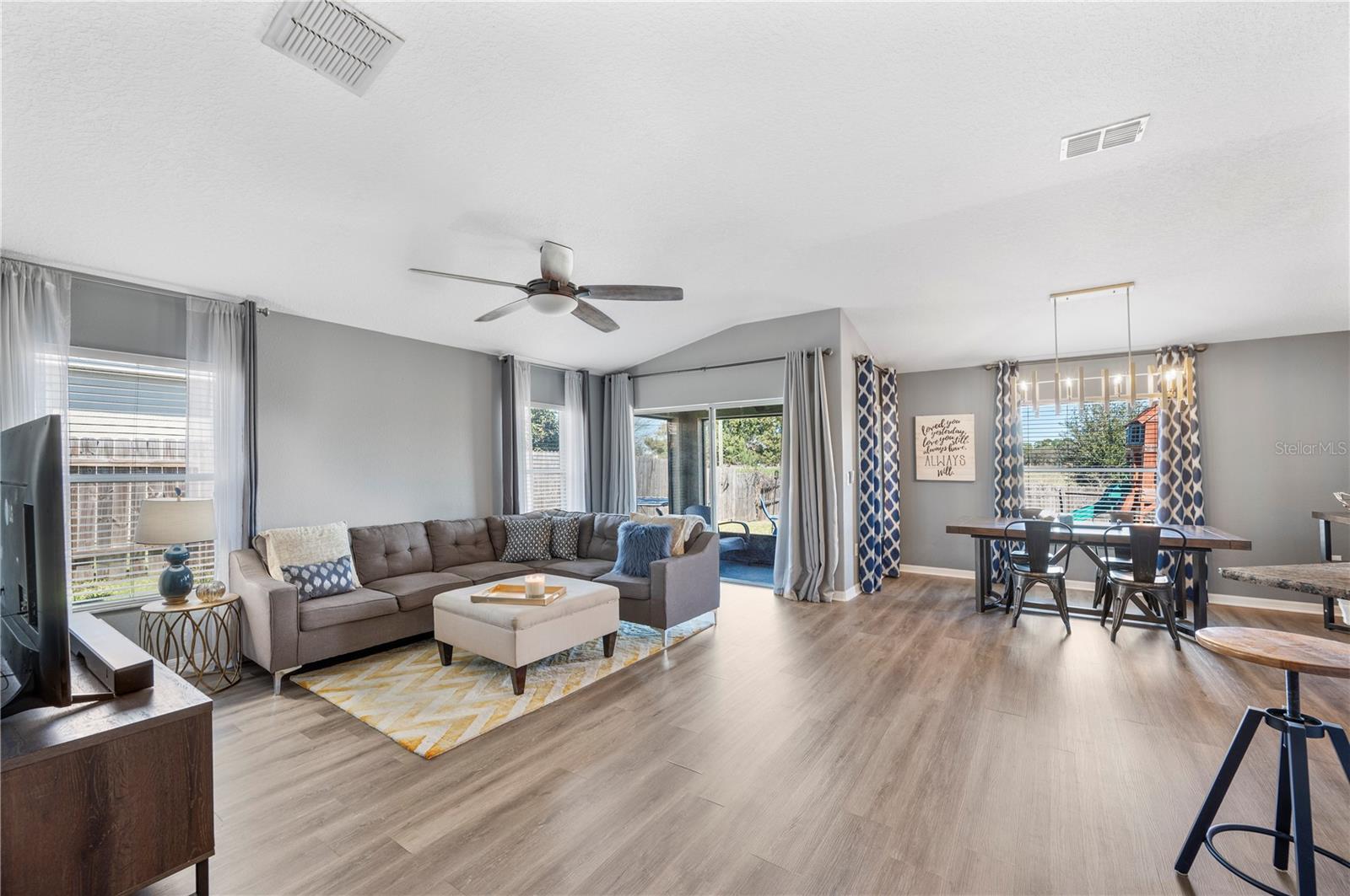 Image 17 of 51 For 2439 Hamlet Circle