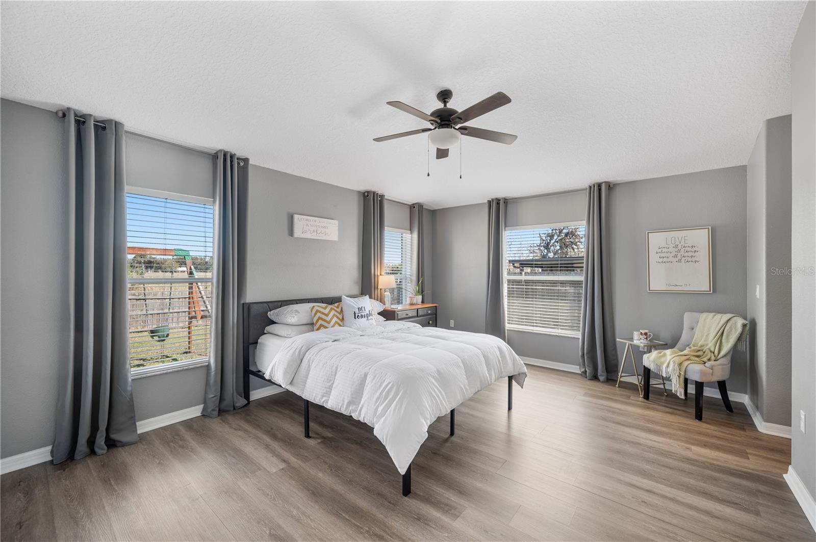 Image 27 of 51 For 2439 Hamlet Circle