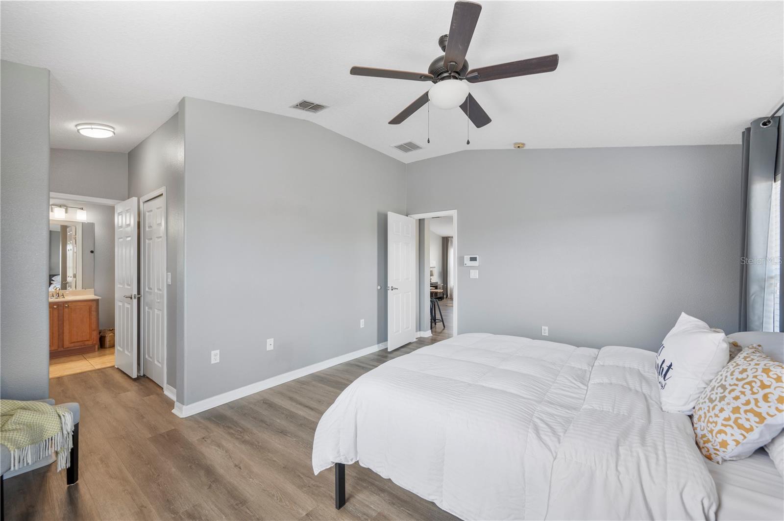 Image 28 of 51 For 2439 Hamlet Circle