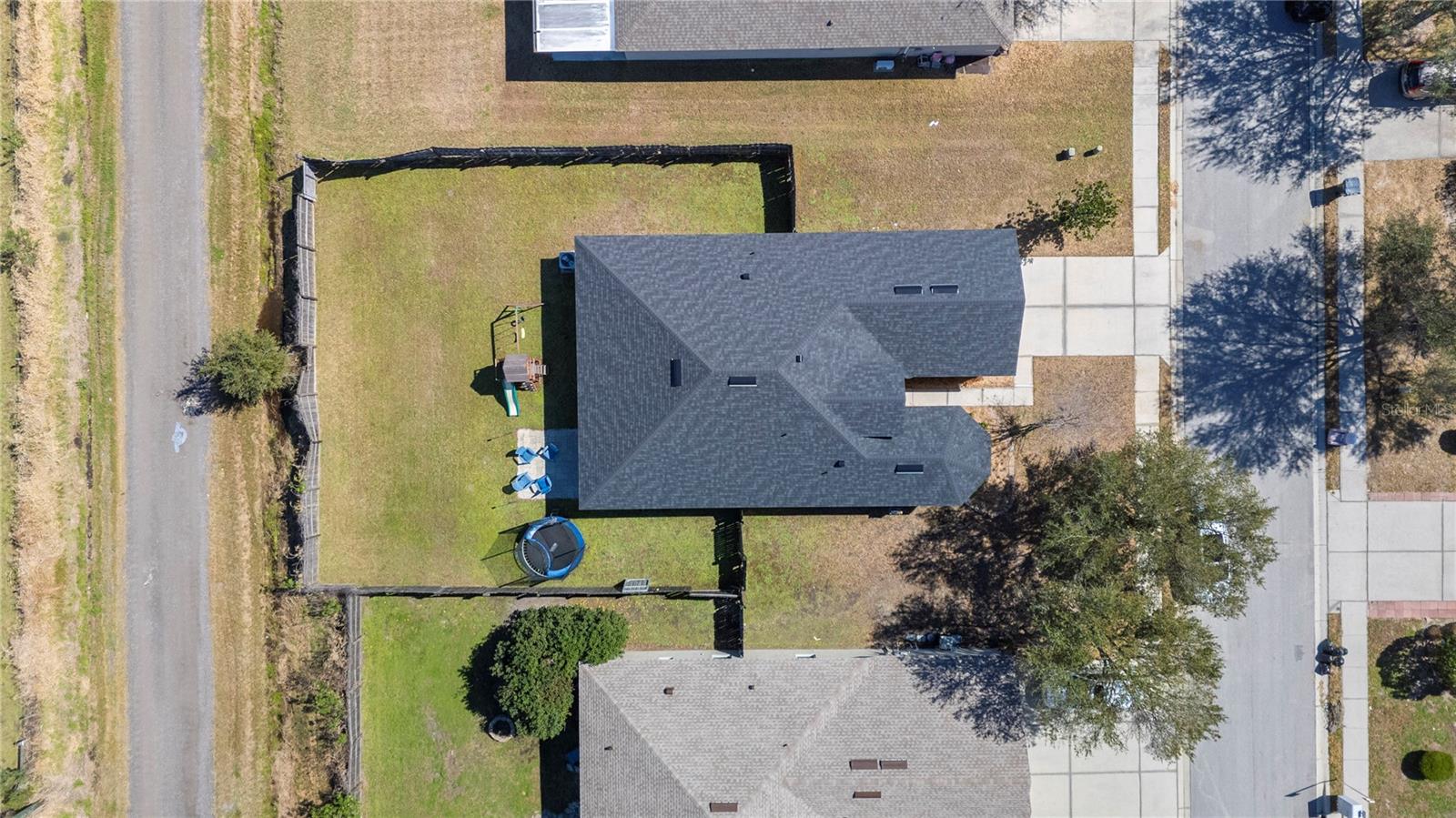 Image 39 of 51 For 2439 Hamlet Circle