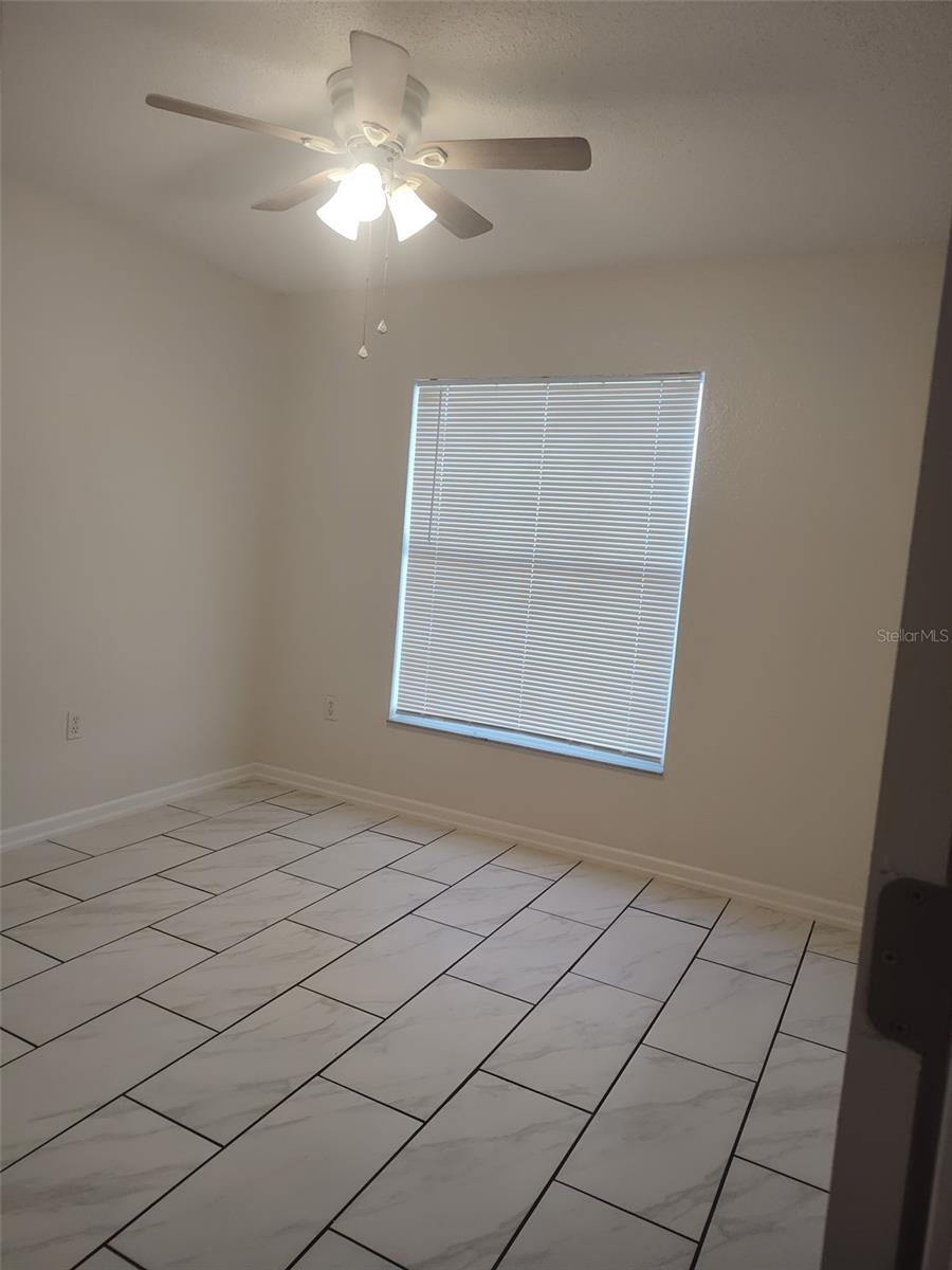 Image 4 of 8 For 406 Fox Lake Drive