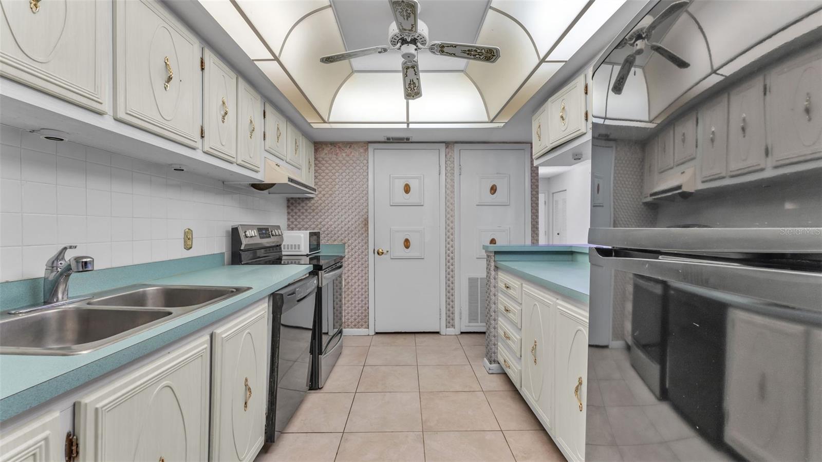 Image 13 of 40 For 1130 Lake Parker Avenue A109