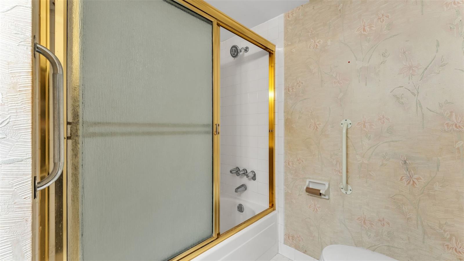 Image 23 of 40 For 1130 Lake Parker Avenue A109