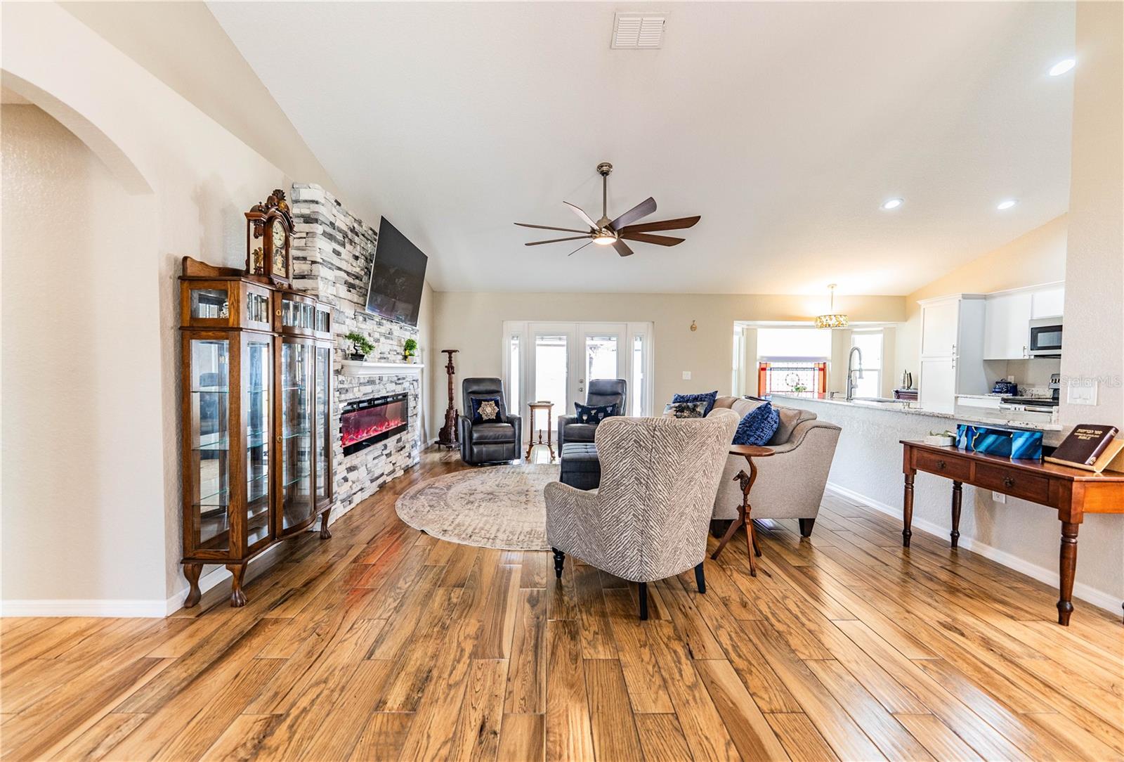 Image 12 of 48 For 7144 Remington Oaks Loop