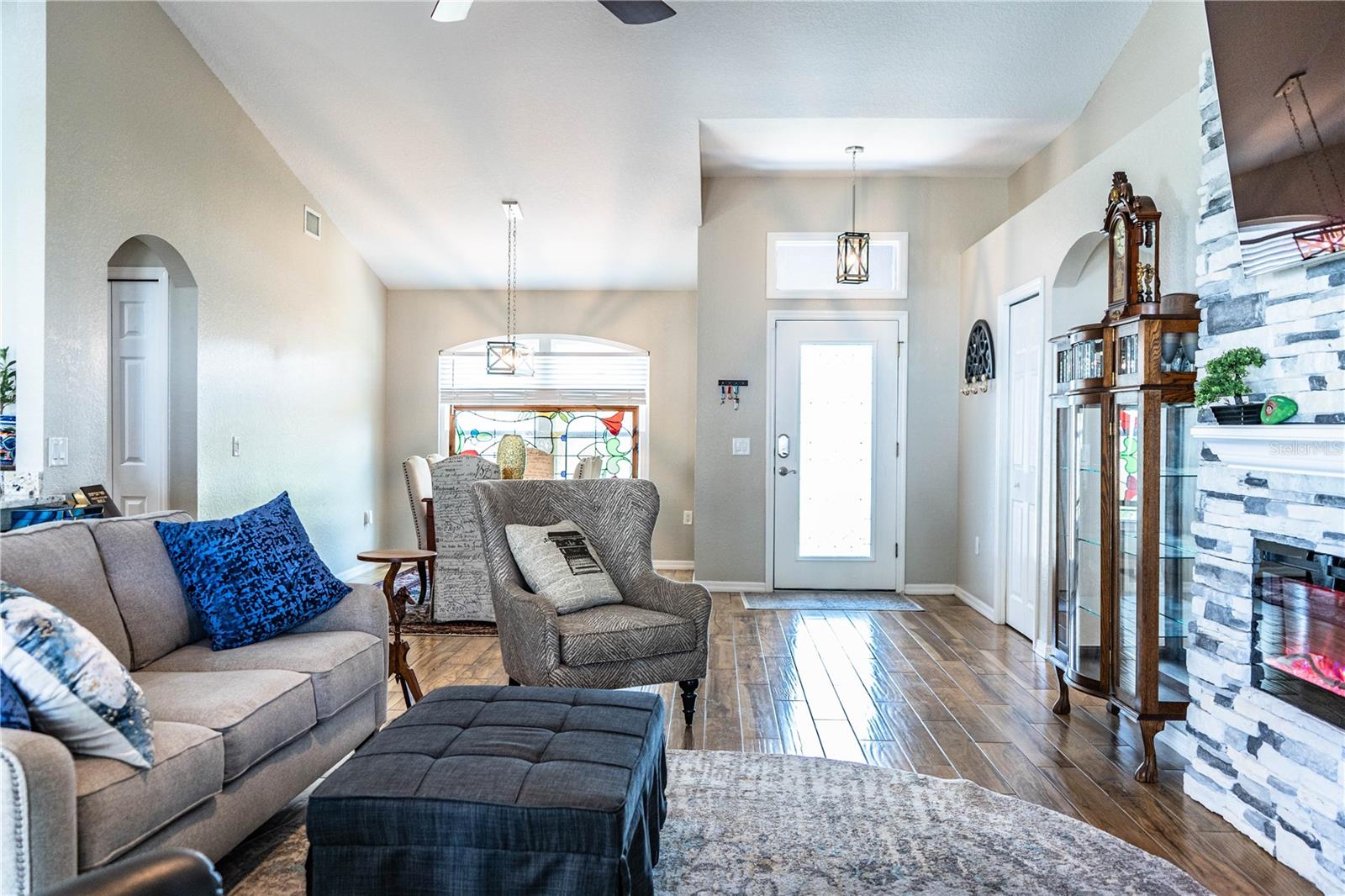 Image 13 of 48 For 7144 Remington Oaks Loop