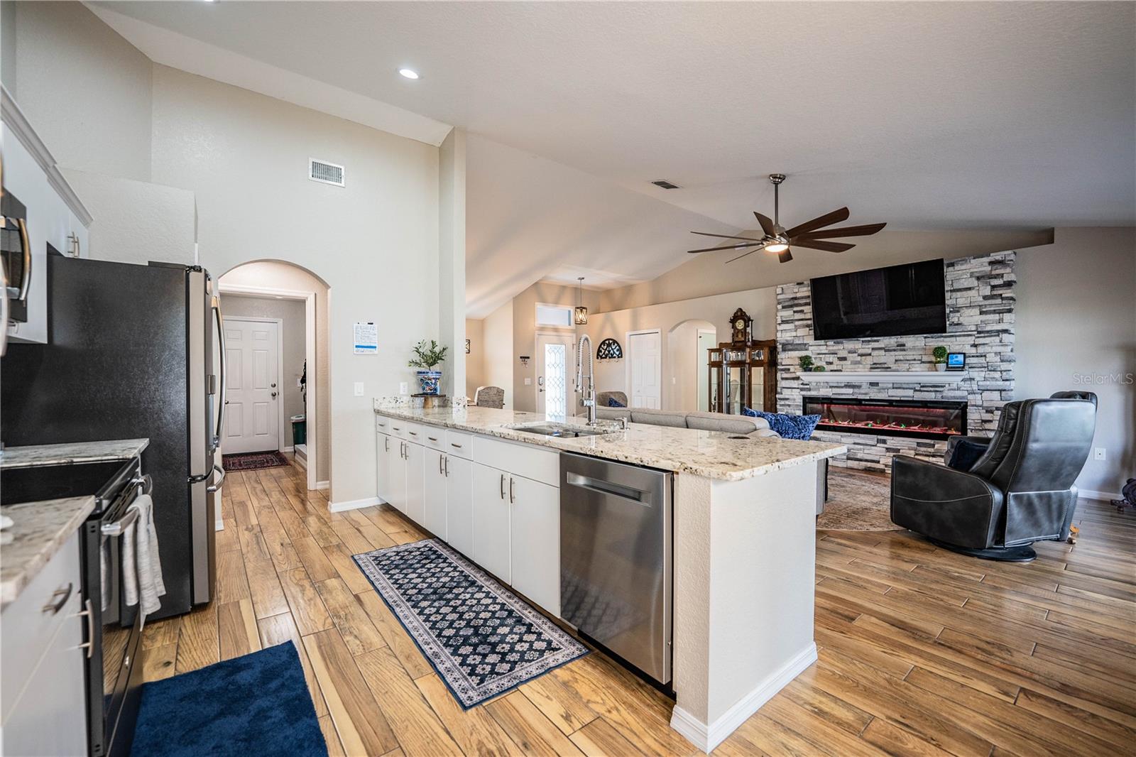 Image 17 of 48 For 7144 Remington Oaks Loop