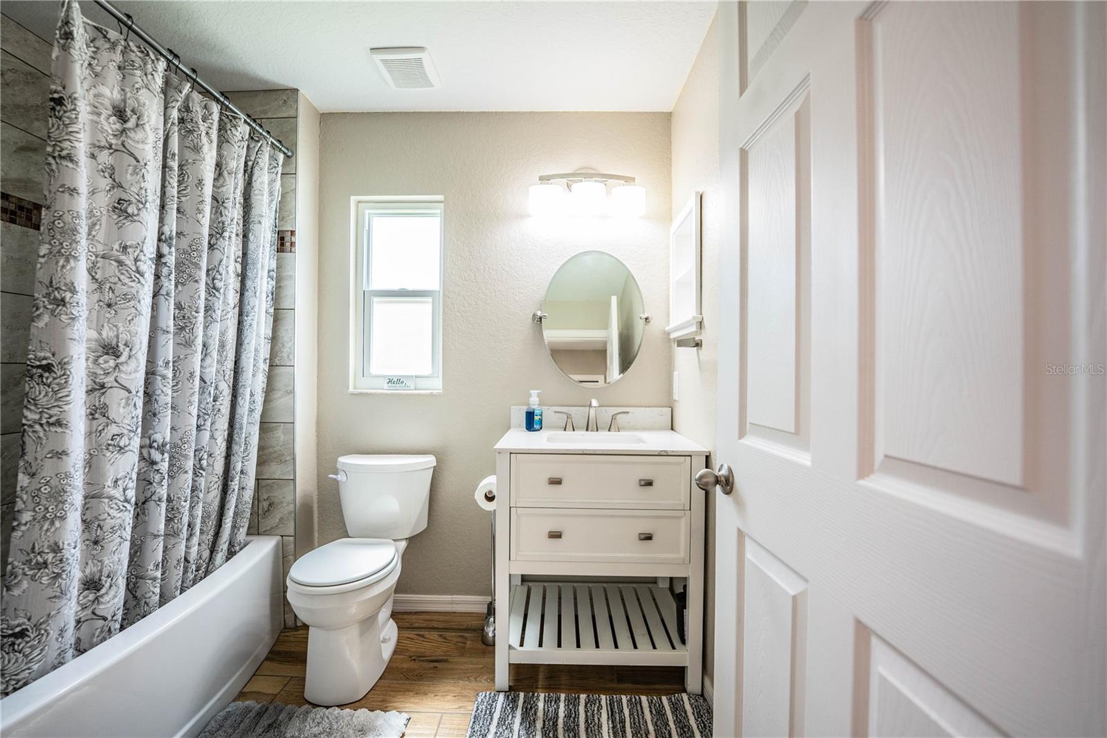 Image 33 of 48 For 7144 Remington Oaks Loop