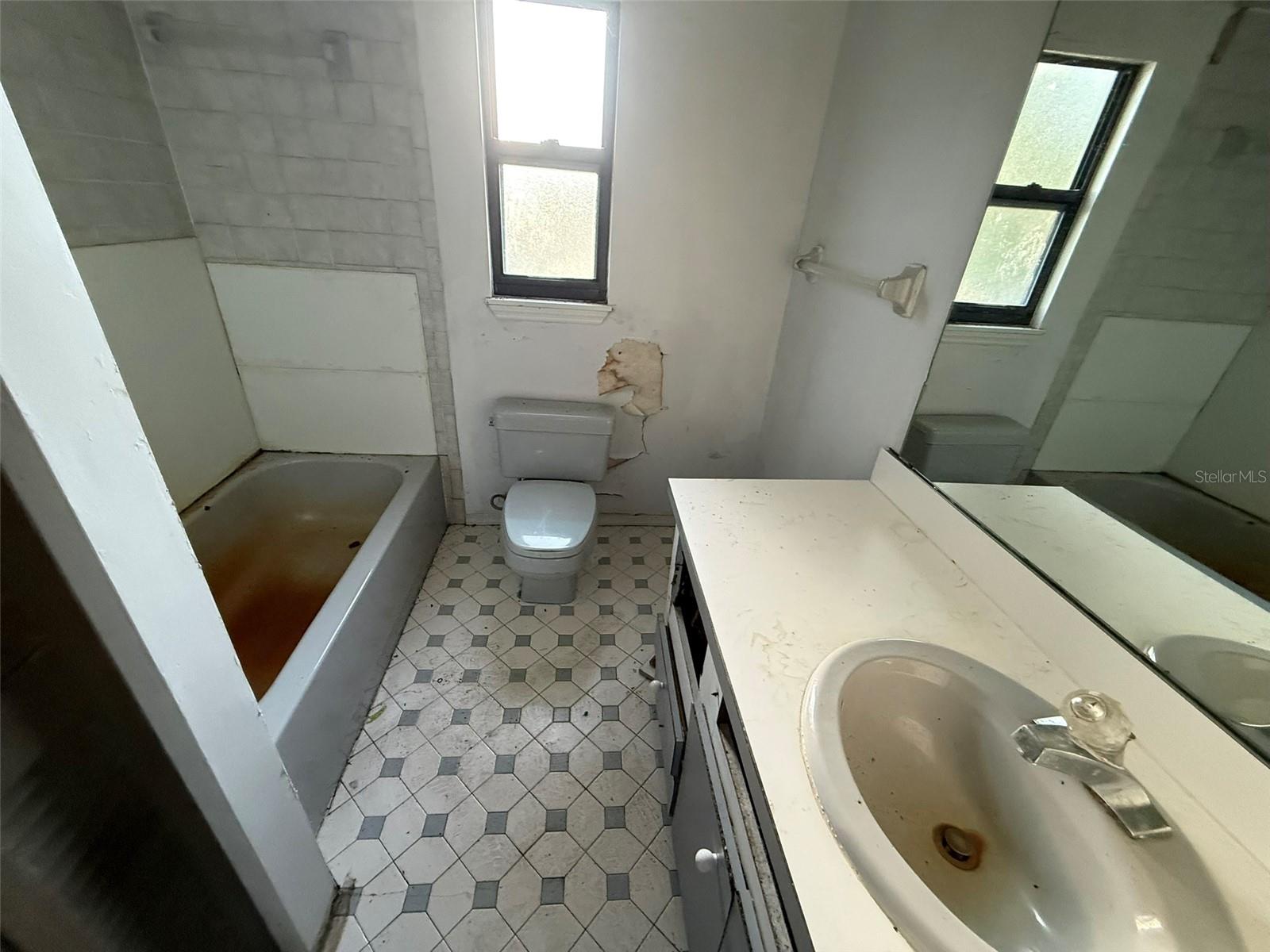 Image 10 of 15 For 337 Denton Avenue