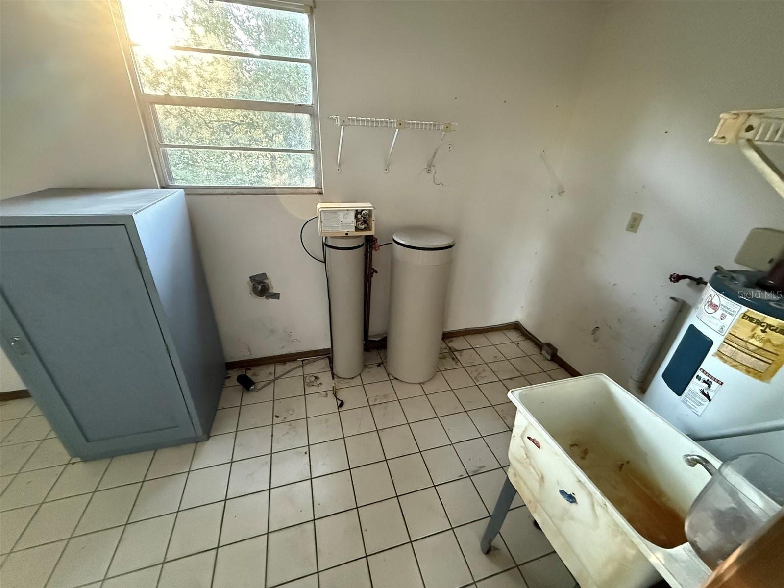 Image 12 of 15 For 337 Denton Avenue