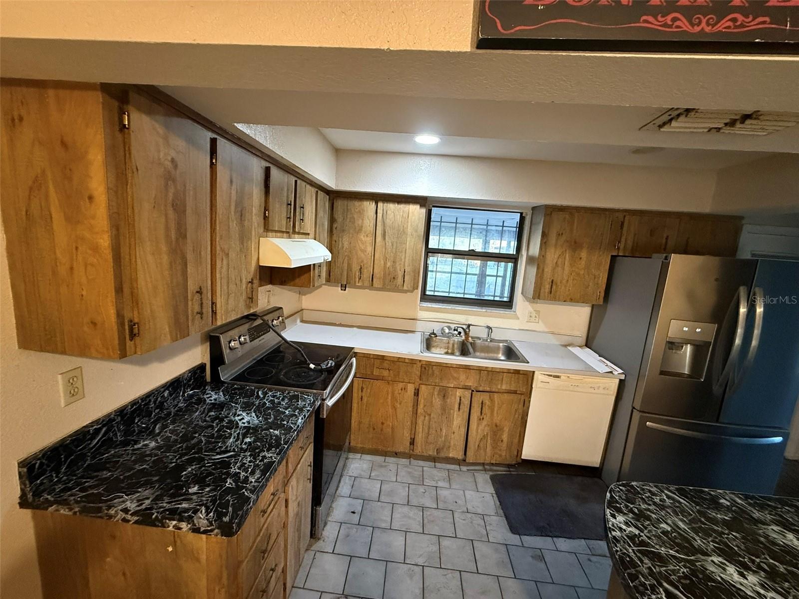 Image 5 of 15 For 337 Denton Avenue