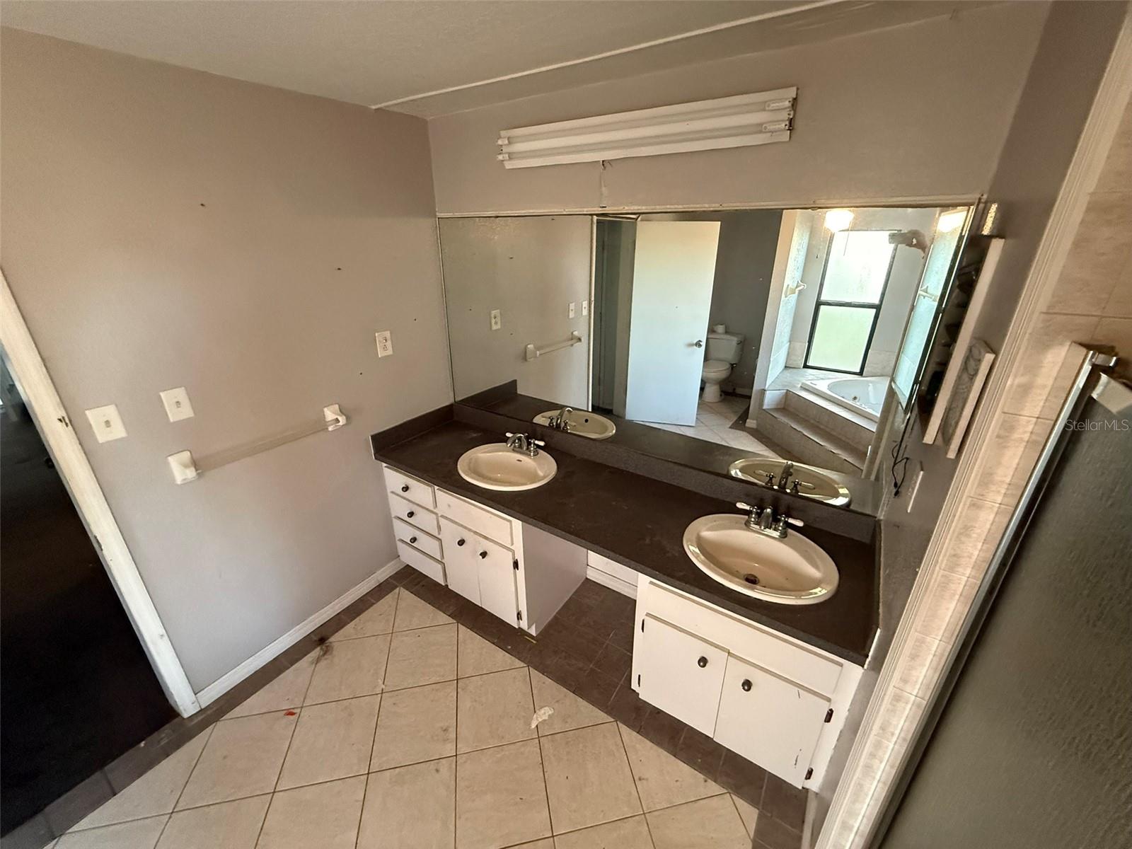 Image 8 of 15 For 337 Denton Avenue