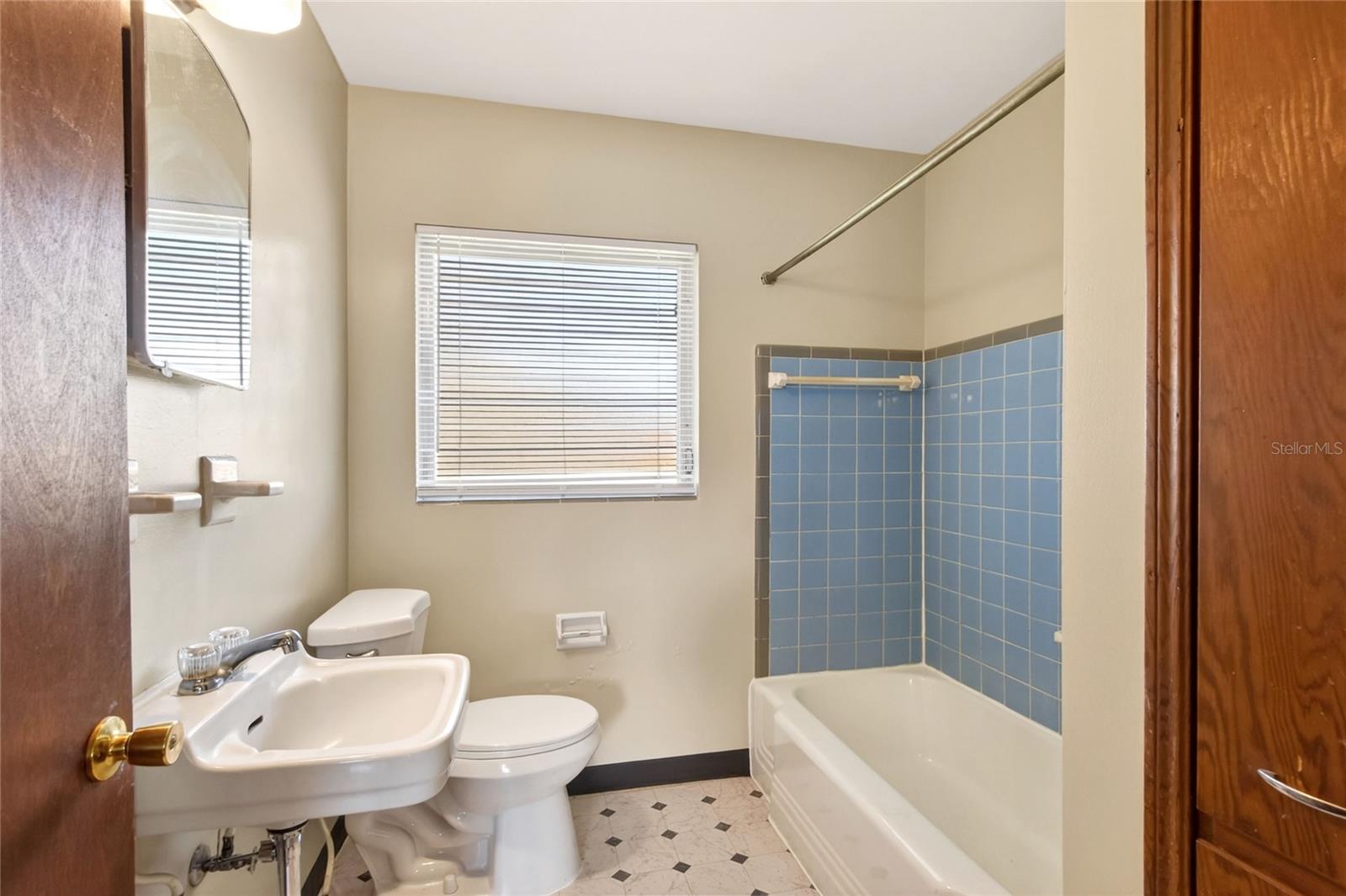 Image 19 of 43 For 1248 Woodland Avenue