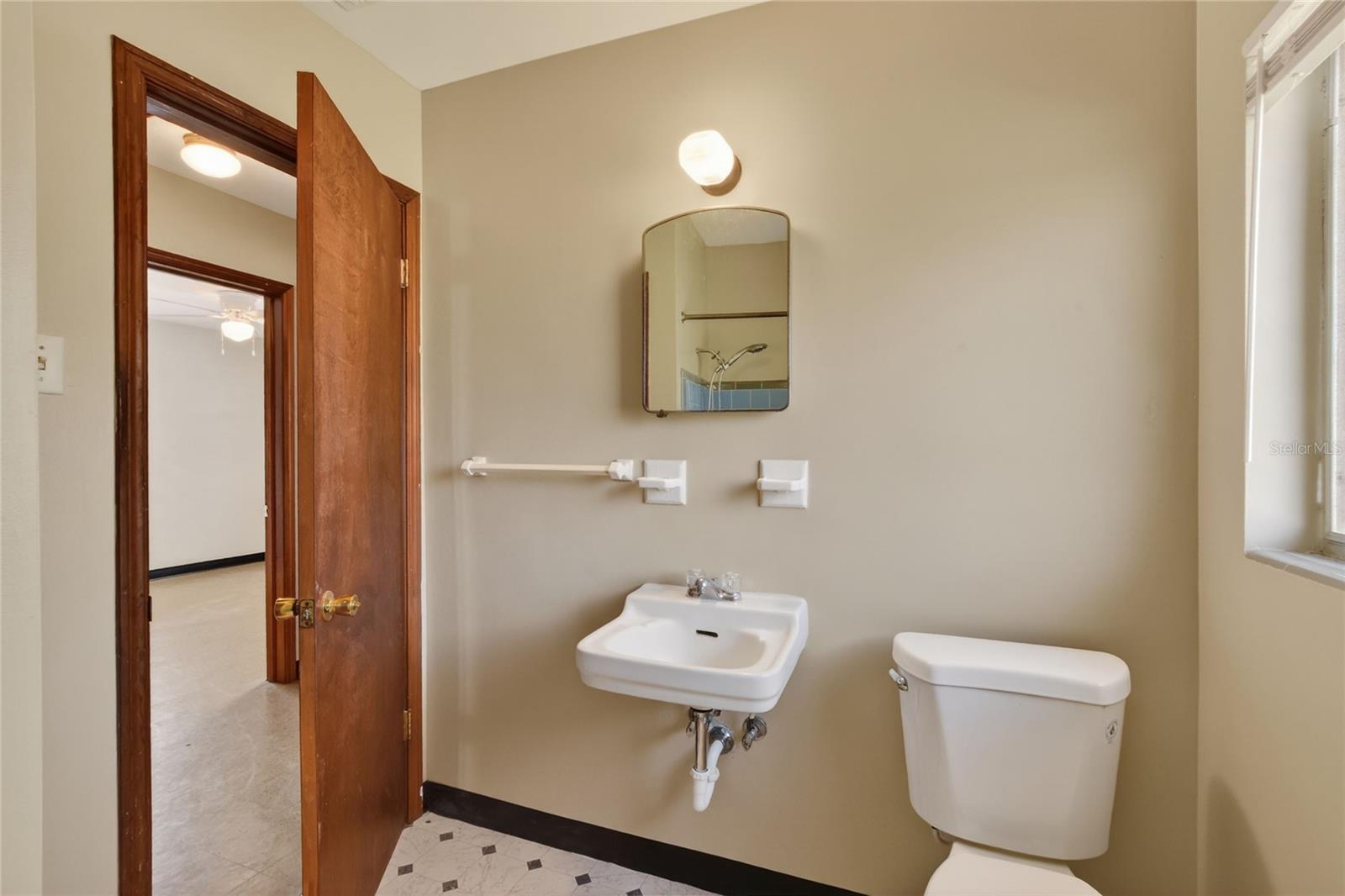 Image 20 of 43 For 1248 Woodland Avenue