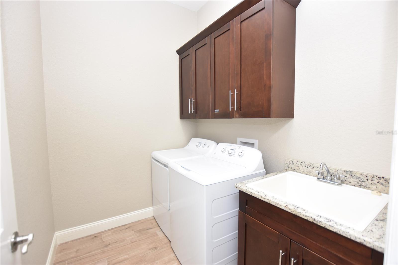 Image 19 of 45 For 6986 Highlands Creek Avenue