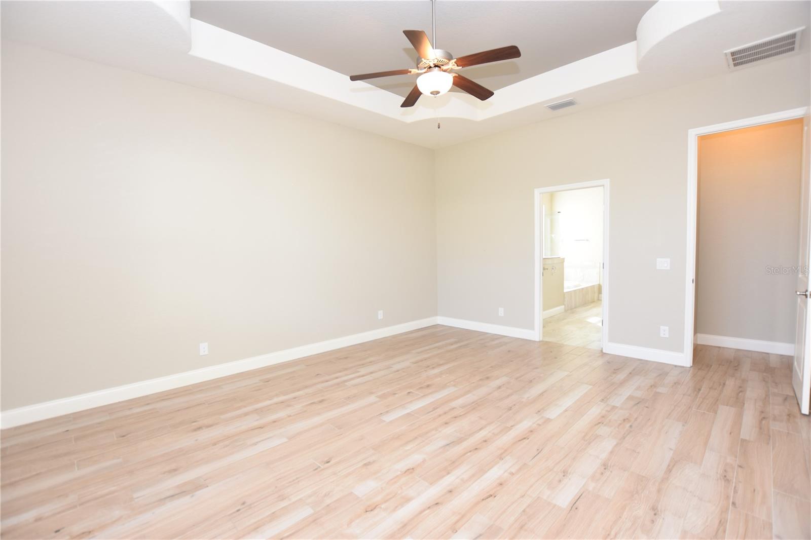 Image 21 of 45 For 6986 Highlands Creek Avenue