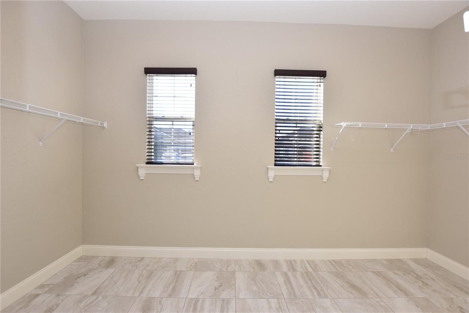 Image 26 of 45 For 6986 Highlands Creek Avenue