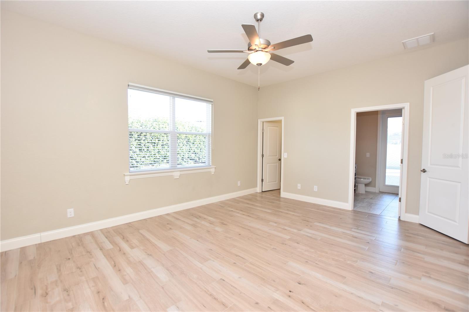 Image 29 of 45 For 6986 Highlands Creek Avenue