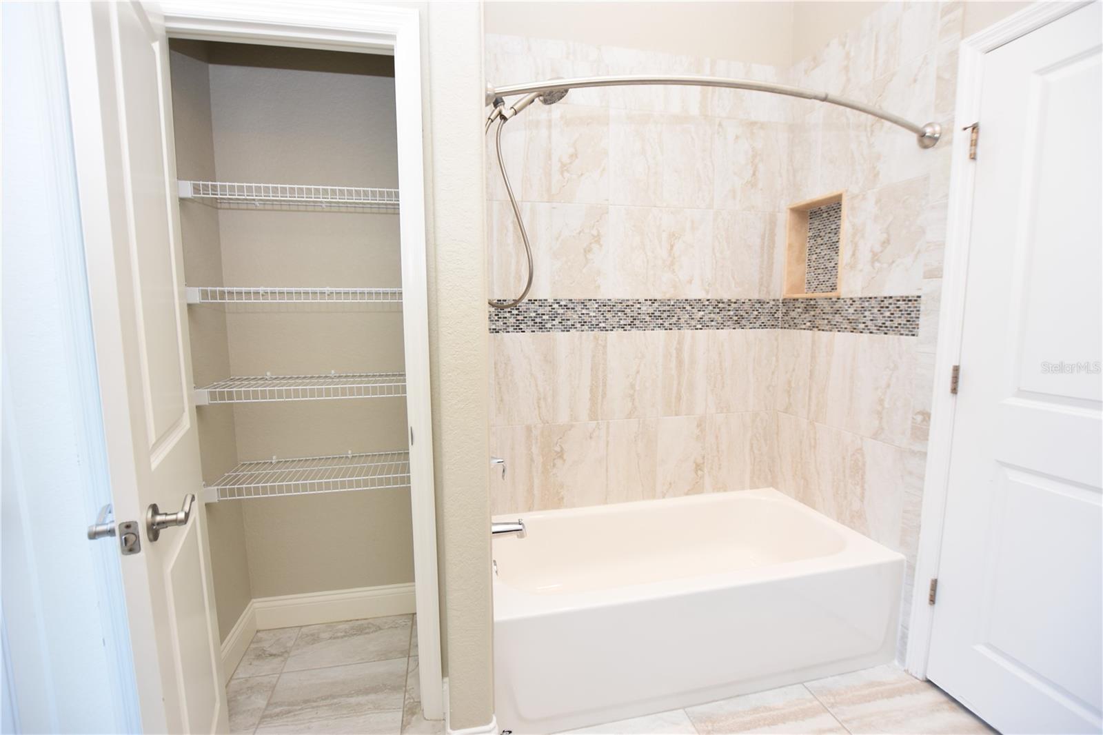 Image 31 of 45 For 6986 Highlands Creek Avenue