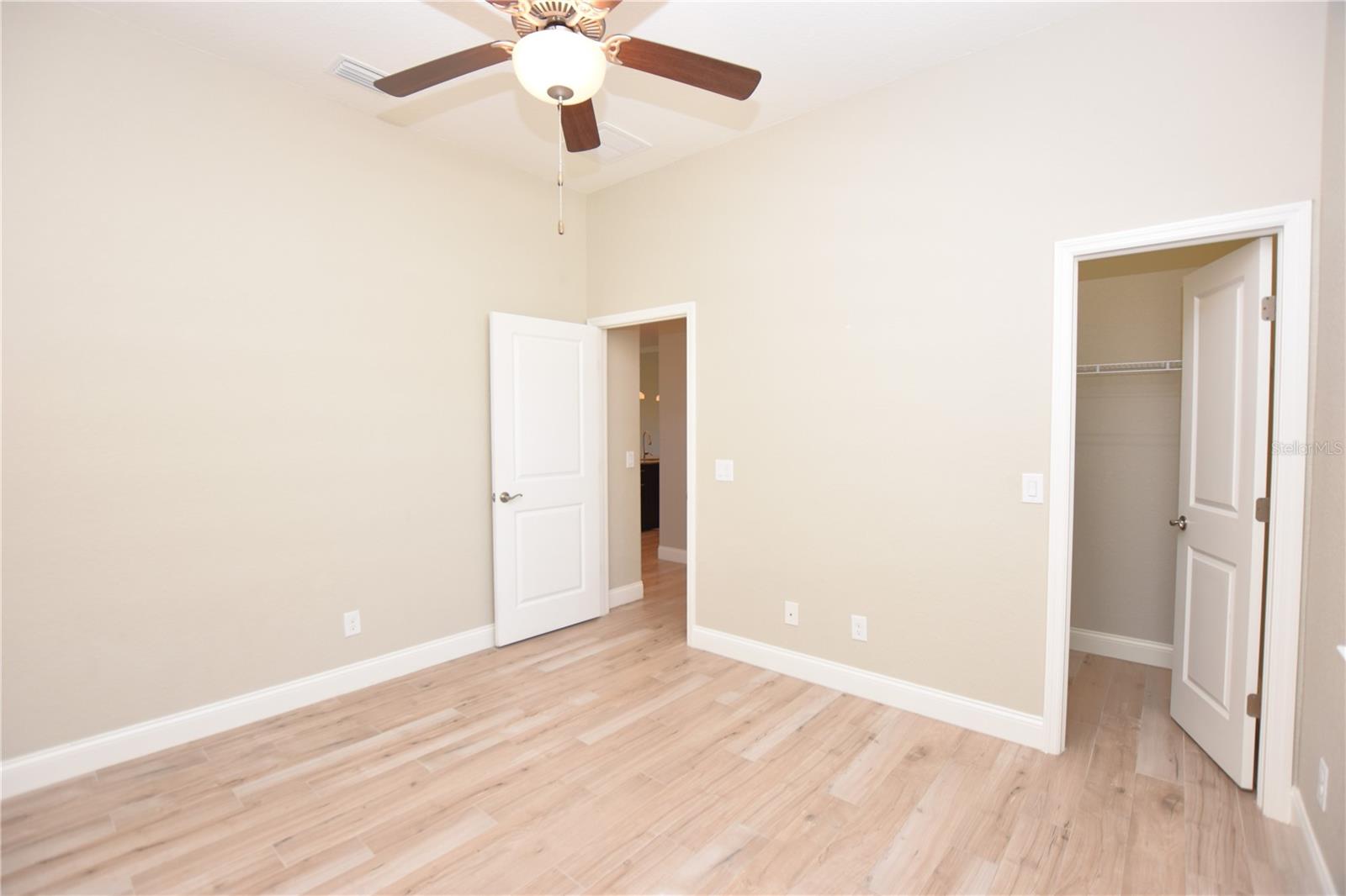 Image 33 of 45 For 6986 Highlands Creek Avenue