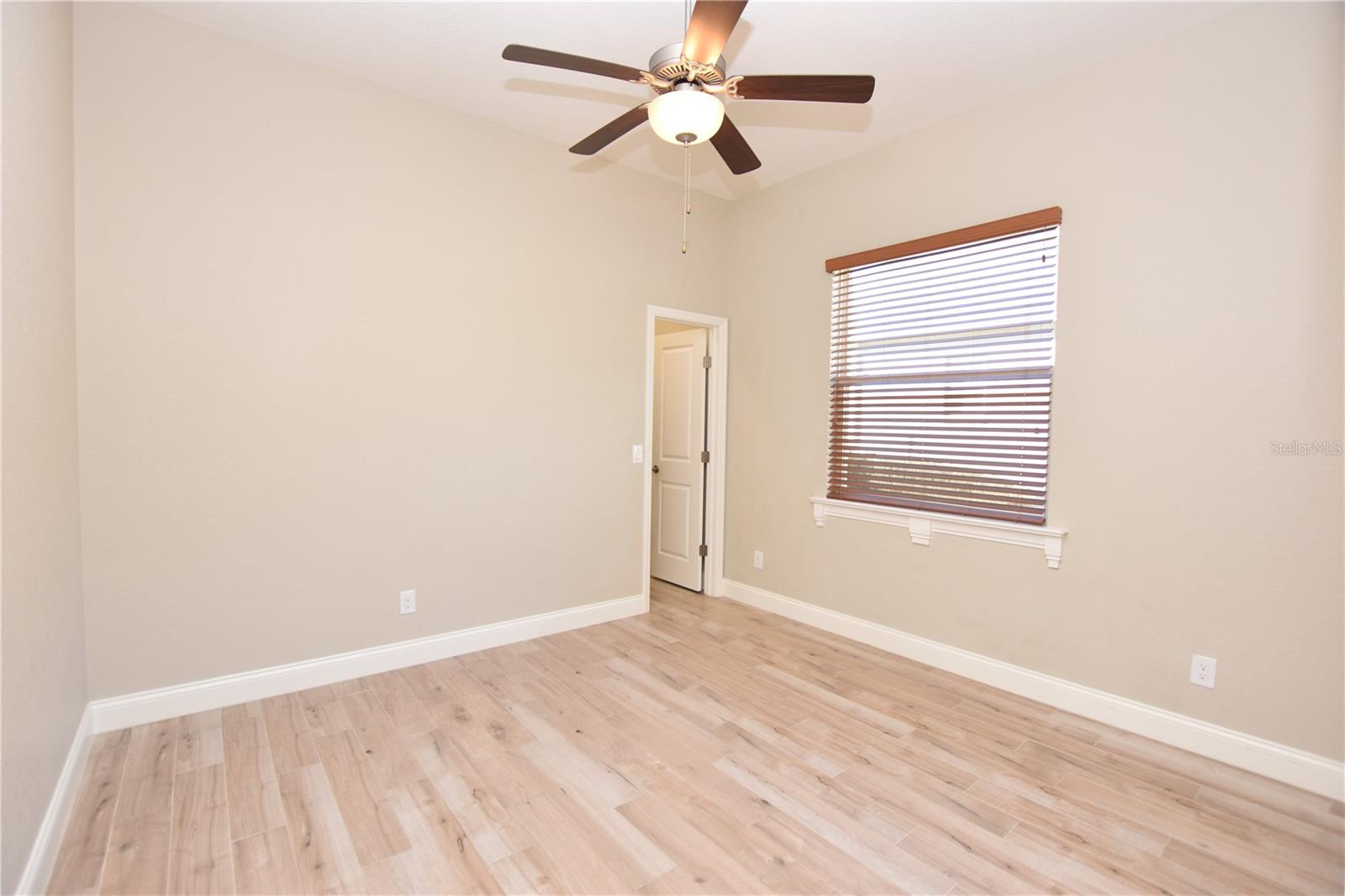 Image 36 of 45 For 6986 Highlands Creek Avenue