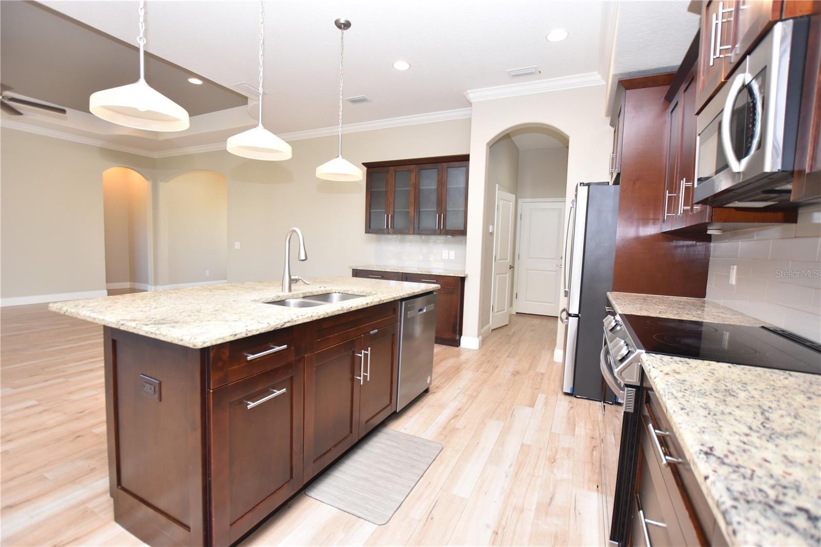 Image 4 of 45 For 6986 Highlands Creek Avenue