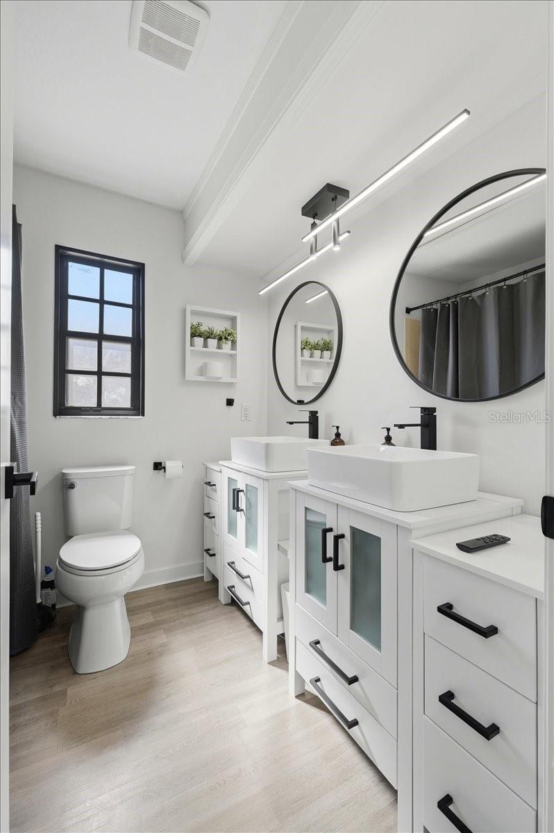 Image 21 of 69 For 669 Eagle Run