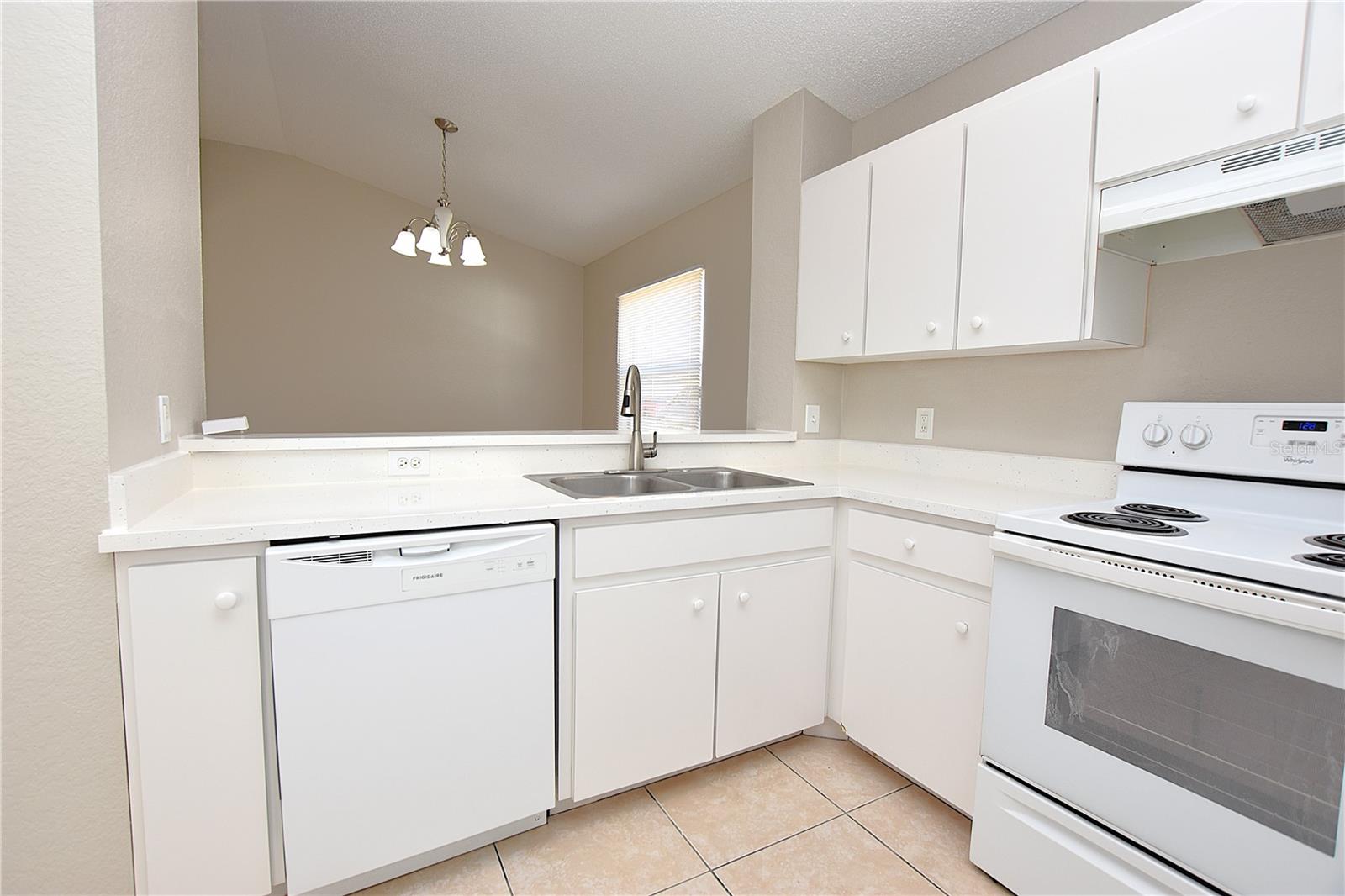 Image 3 of 30 For 7427 Gingko Avenue