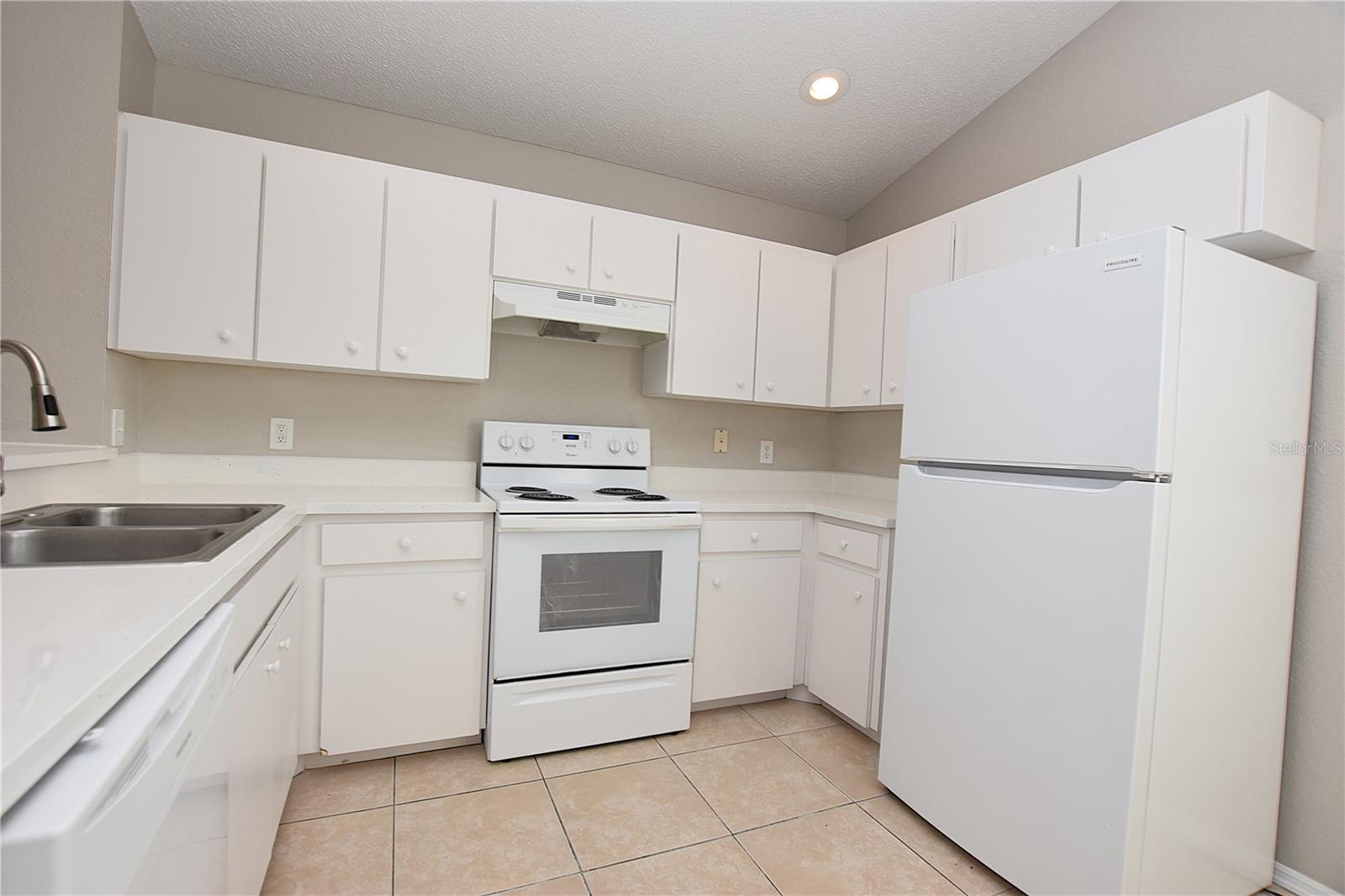 Image 4 of 30 For 7427 Gingko Avenue