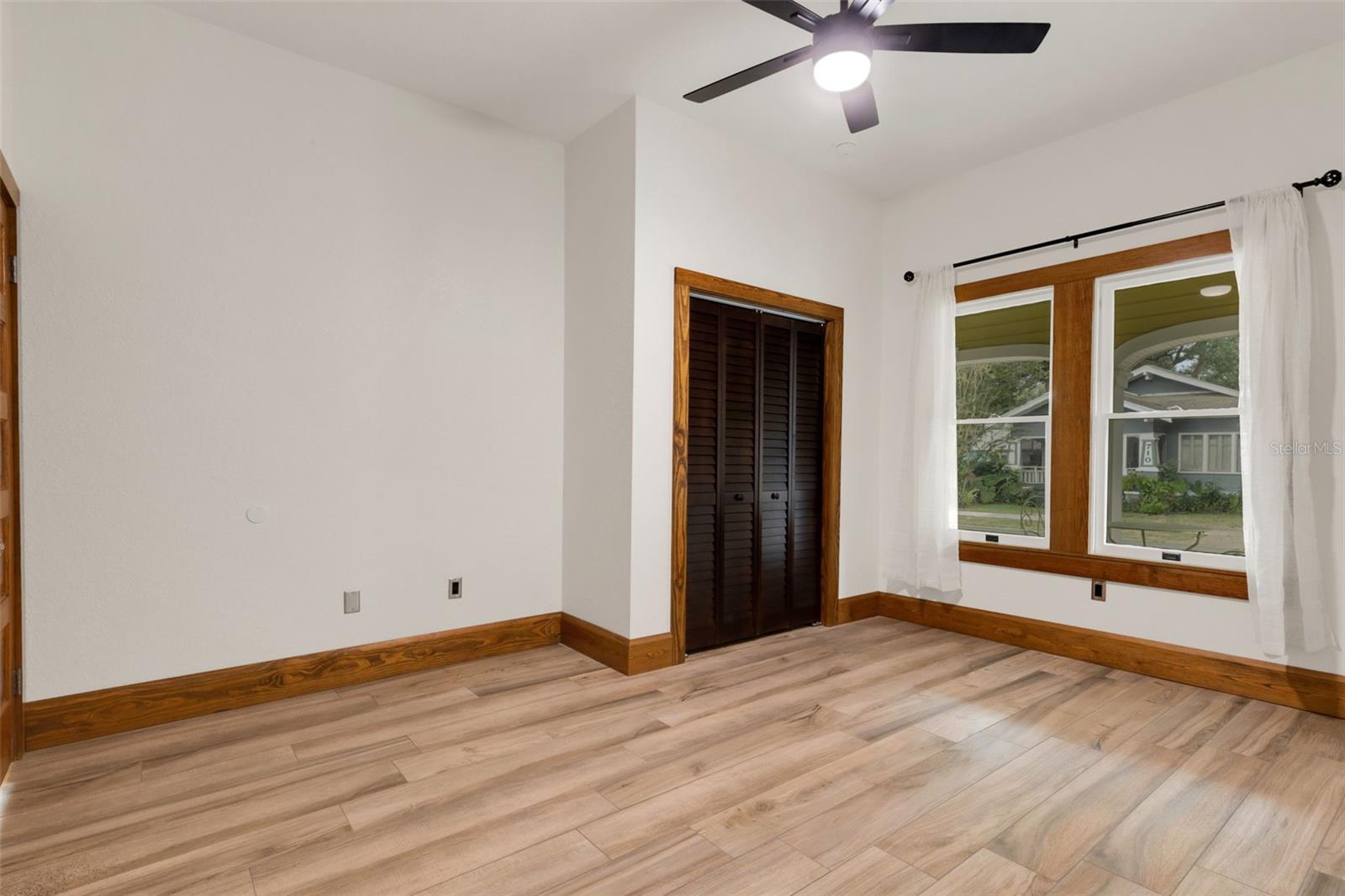 Image 18 of 51 For 711 Lime Street