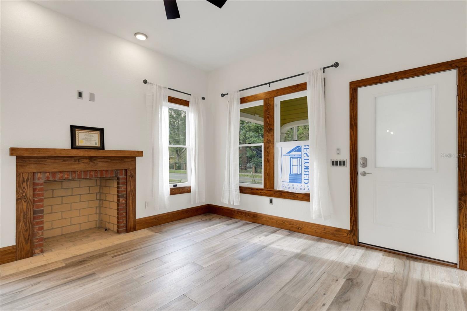 Image 2 of 51 For 711 Lime Street