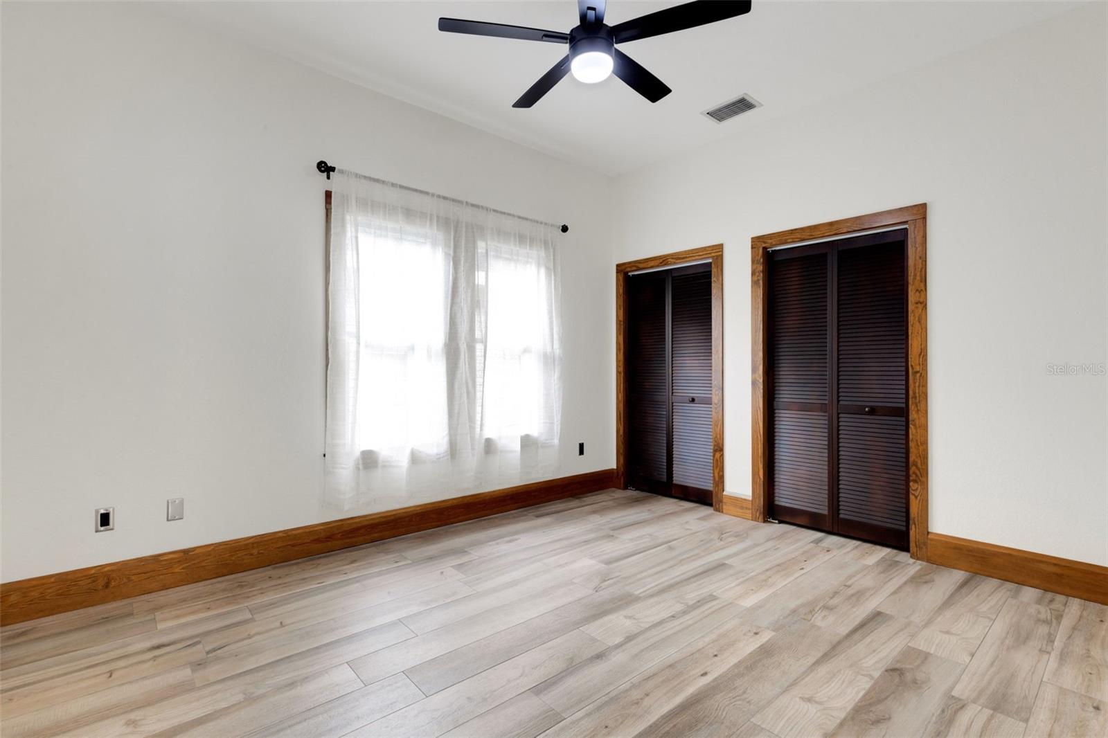 Image 23 of 51 For 711 Lime Street