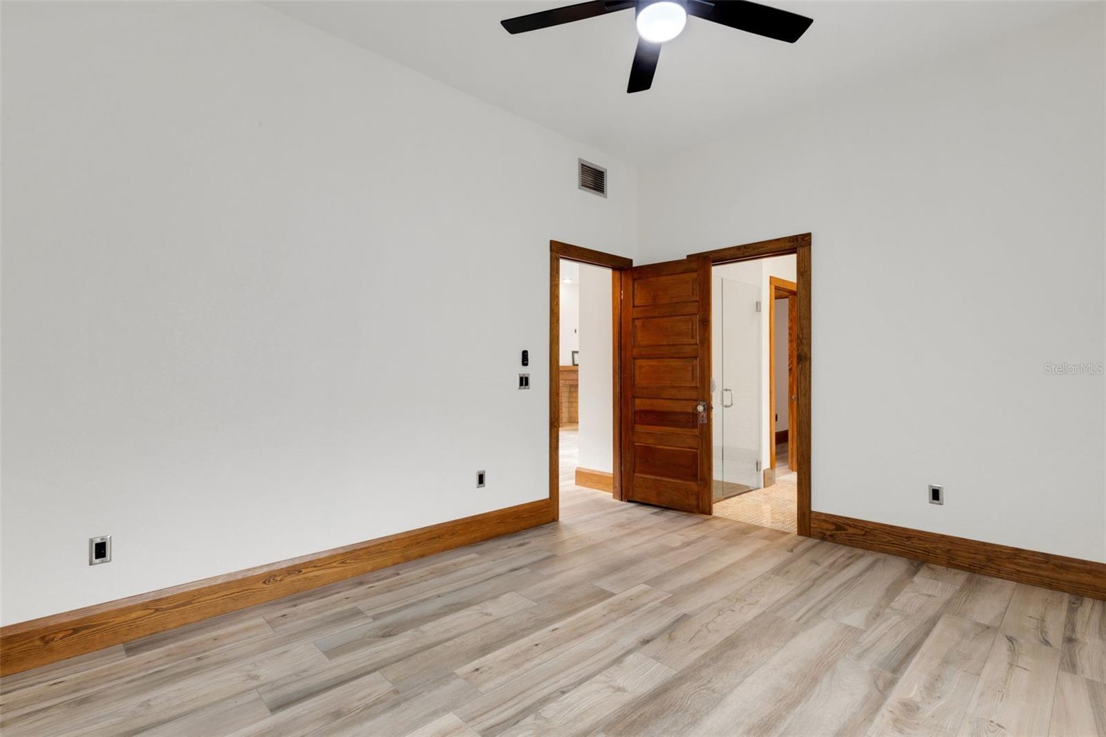 Image 25 of 51 For 711 Lime Street