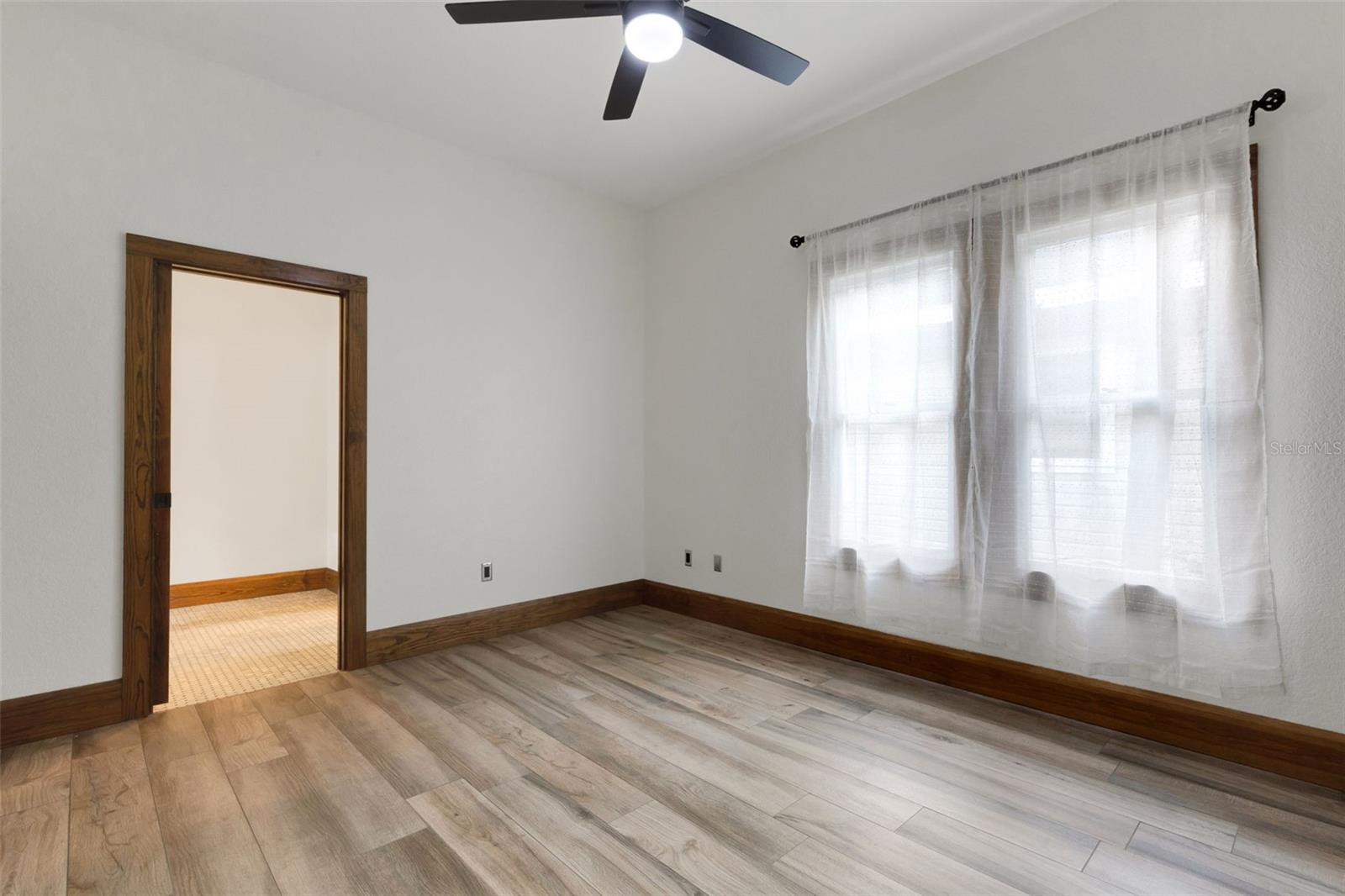 Image 26 of 51 For 711 Lime Street