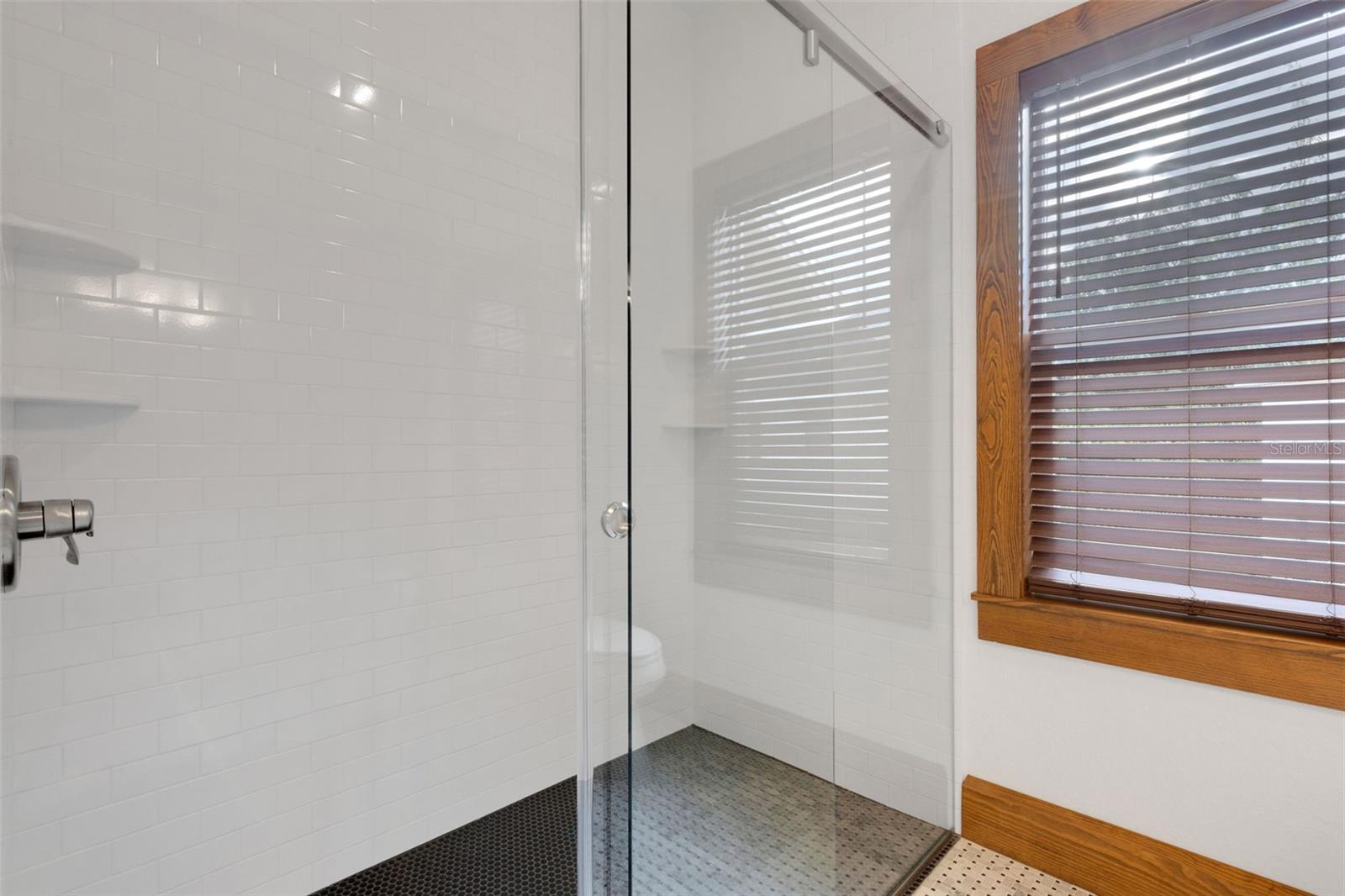 Image 32 of 51 For 711 Lime Street