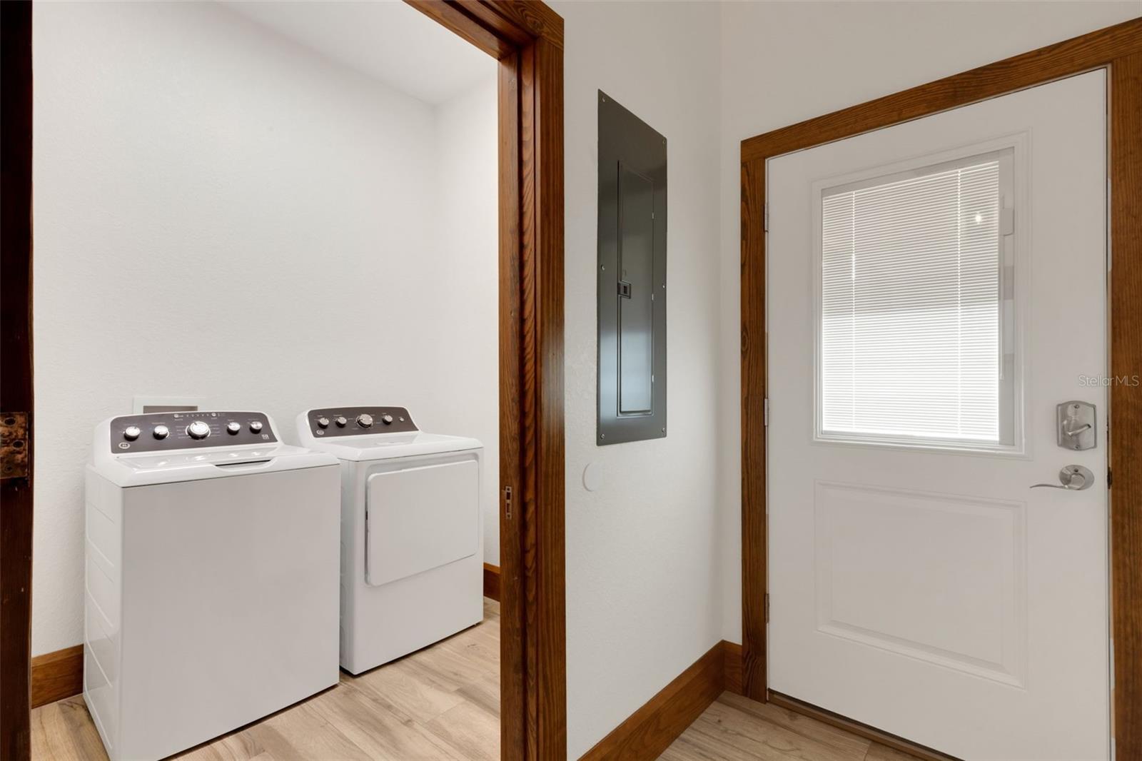 Image 35 of 51 For 711 Lime Street