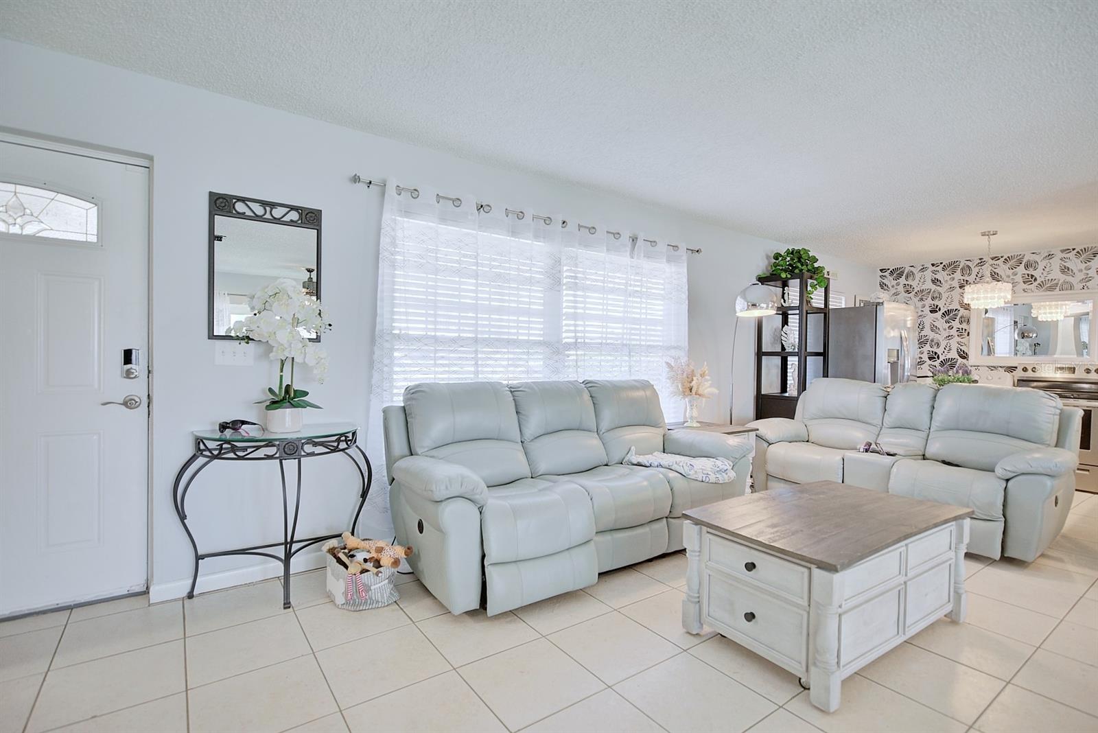 Image 4 of 30 For 4131 Bianca Street