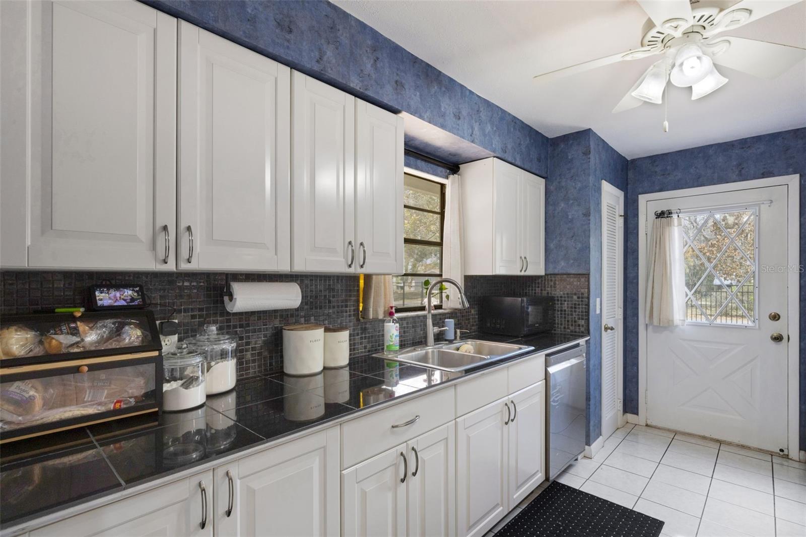 Image 13 of 47 For 1522 Eckart Drive