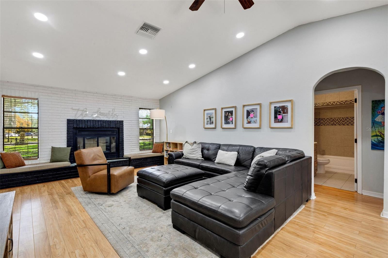 Image 3 of 47 For 1522 Eckart Drive