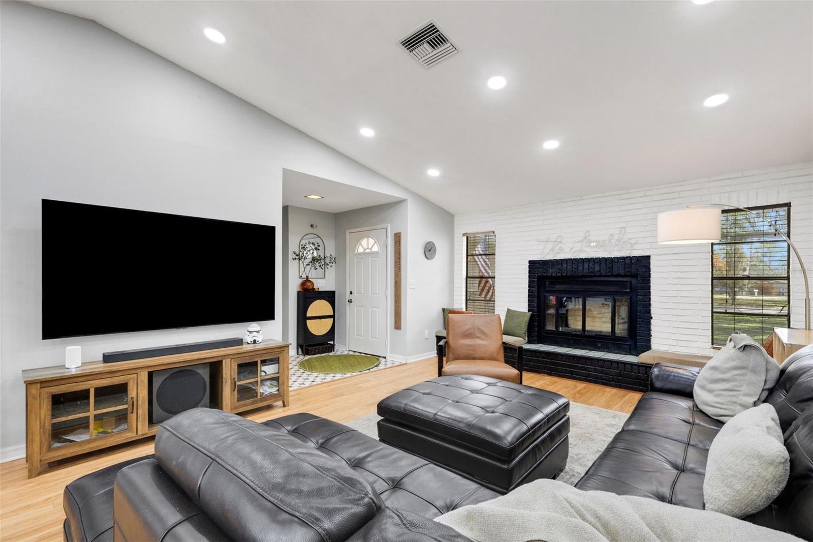 Image 4 of 47 For 1522 Eckart Drive