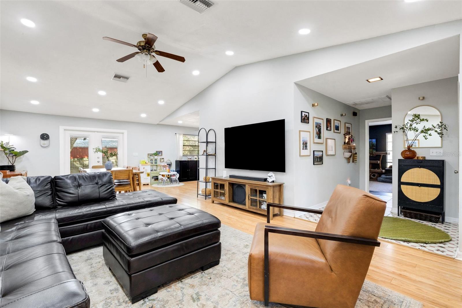 Image 7 of 47 For 1522 Eckart Drive