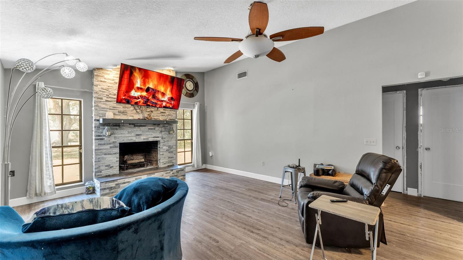 Image 15 of 31 For 6231 Forestwood Drive W