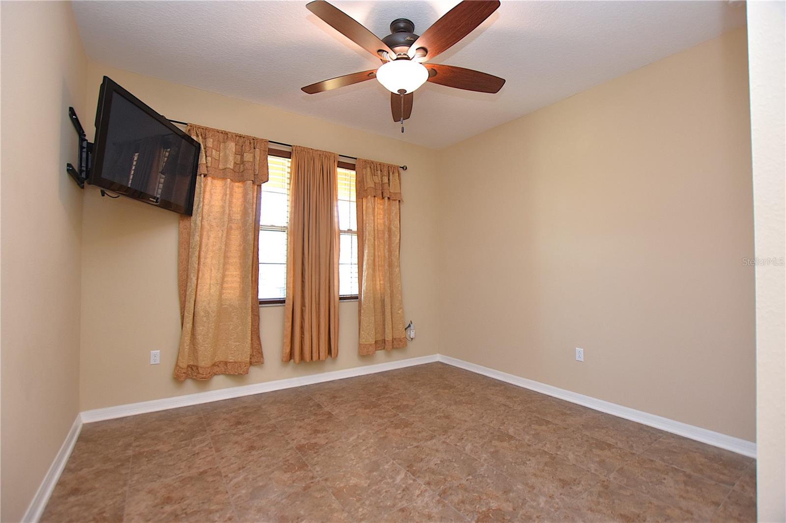 Image 33 of 80 For 3949 Aquilla Drive