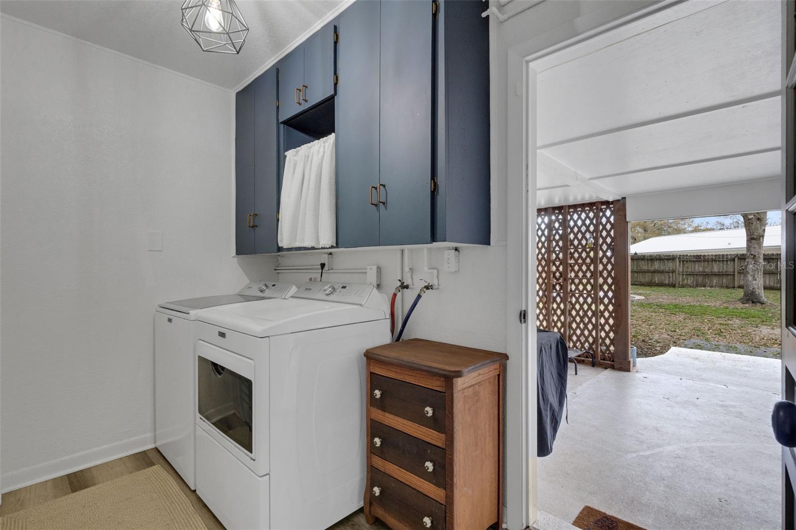 Image 33 of 51 For 2143 Noretta Lane